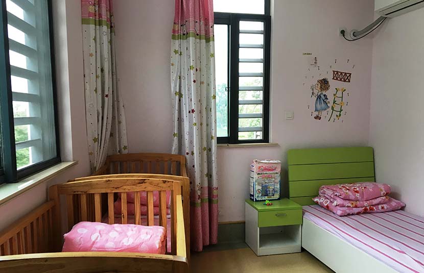 The children’s bedroom at Li Songlan’s ‘simulated family’ apartment in Suzhou, Jiangsu province, Oct. 31, 2016. Fan Yiying/Sixth Tone