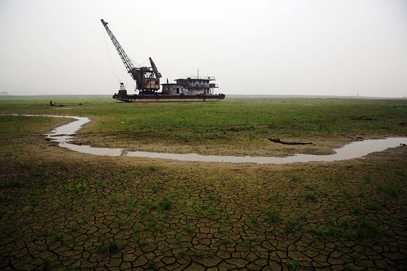 A sand-mining boat stranded on dry land near Poyang Lake in Jiujiang, Jiangxi province, Nov. 17, 2013. Cheng Xin/VCG