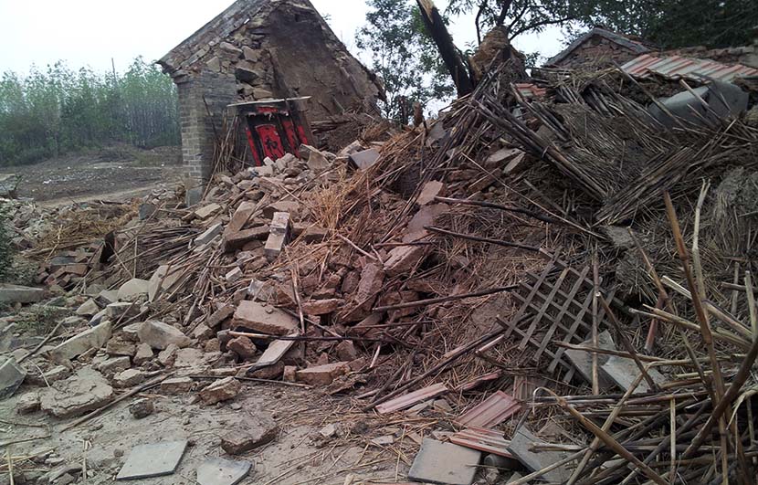 Rubble left over after the demolition of the house in Dingjiashan Village, Changle County, Shandong province, 2013. @gongxiangdonglushi from Weibo