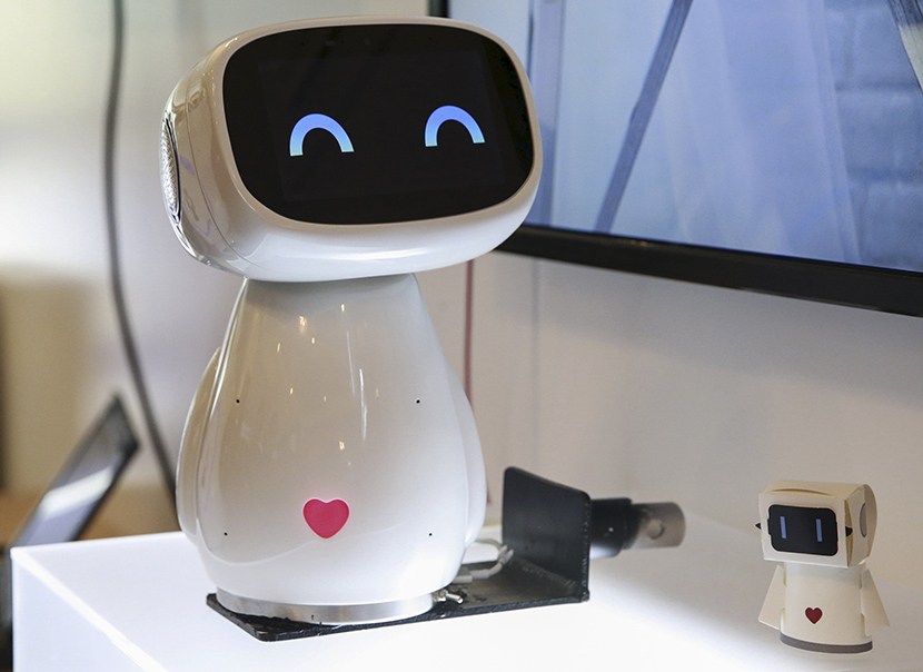 Baidu robot Xiaodu is seen on display at the 2015 Baidu World Conference in Beijing, Sept. 8, 2015. Kim Kyung-Hoon/VCG