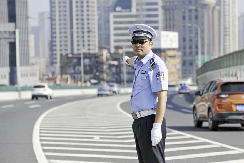 Wei Kairen, a former deputy head of traffic police in Shanghai, is seen on duty. Courtesy of the Shanghai Traffic Police Corps