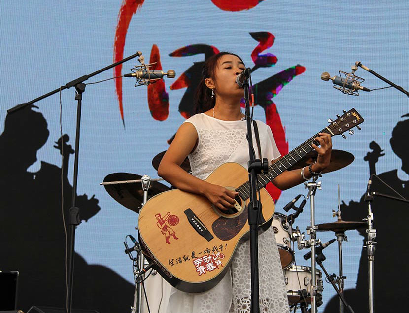 Duan Yu sings at a concert in Chengdu, Sichuan province, Sept. 25, 2016. Courtesy of Jiu Ye