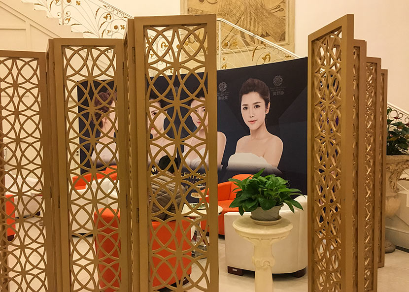 An interior view of a clinic specializing in cosmetic surgery in Shanghai, March 28, 2017. Ni Dandan/Sixth Tone