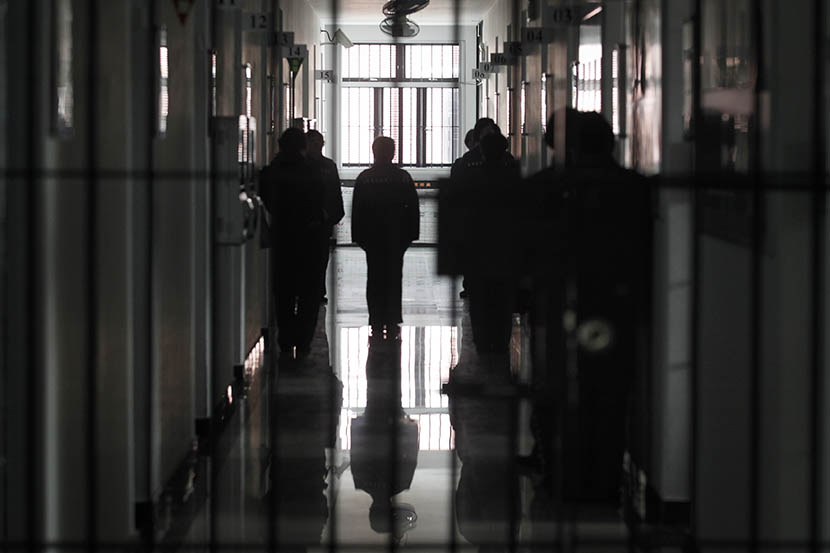 Prisoners walking down a hallway at Shanghai Women's Prison, March 11, 2016. Gao Zheng/Sixth Tone