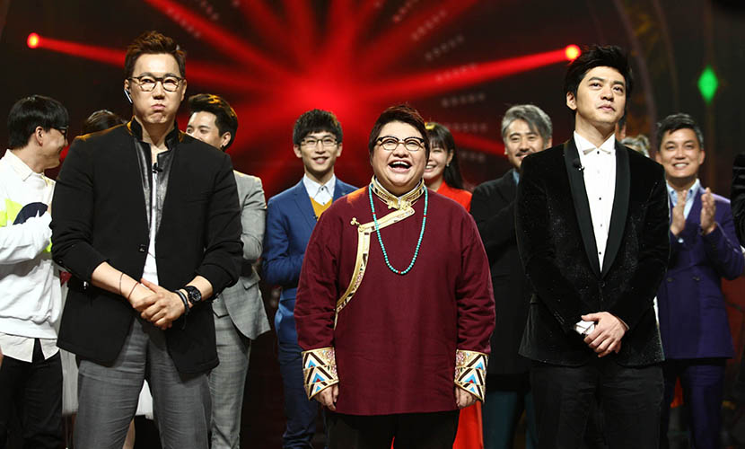 Han Hong, center, wins the third season of ‘I Am a Singer.’ Changsha, Hunan province, March 28, 2015. VCG