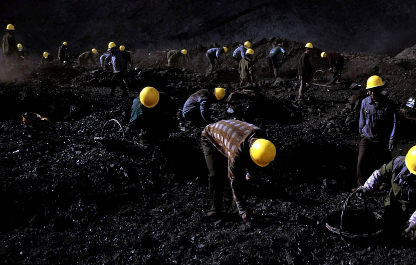 Workers sort through reserves of coal by hand at a mine in Fuxin, Liaoning province, Nov. 23, 2007. Miao Ao/VCG