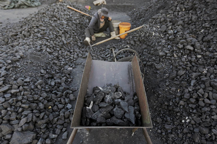 A worker sorts coal at the depot of a private mine on the outskirts of Jixi, Heilongjiang province, Oct. 23, 2015. Jason Lee/Reuters/VCG