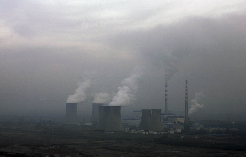 China’s north is punctuated with coal-fired power plants, like the Haibowan plant on the outskirts of Wuhai, Inner Mongolia, Dec. 6, 2009. Jason Lee/Reuters/VCG