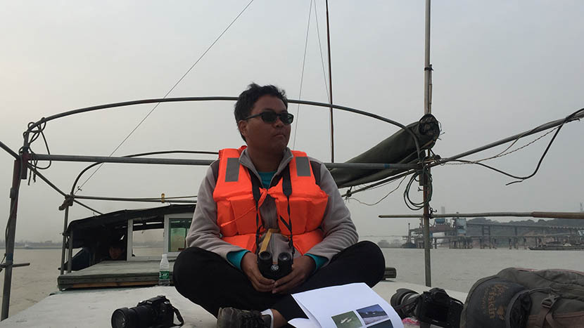 Volunteer, Ji Yingying, on the lookout for baiji dolphins in the Yangtze River, March 21, 2016. Shi Yi/Sixth Tone