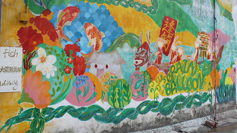 A graffiti mural by Wu Jiawen and her team in Fengjian Village, Shunde, Guangdong province, Feb. 4, 2016. Cai Yiwen/Sixth Tone