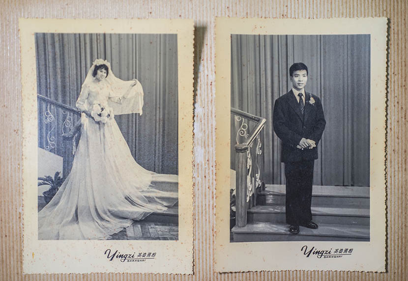Wedding photos of Yao Guozhu and his wife, taken at a studio in Shanghai in the late 1970s, April 16, 2016. Wu Yue/Sixth Tone