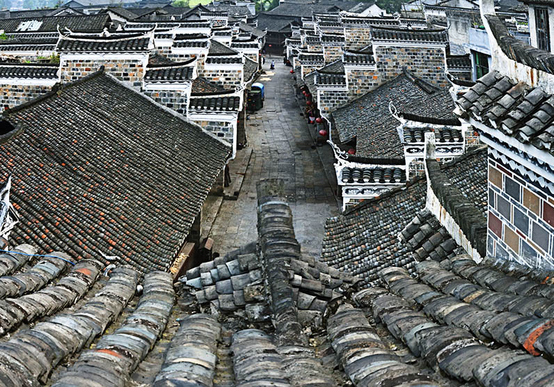 An old street in Liye Town, Hunan province, Aug. 9, 2012. Xiao Dianchang/IC