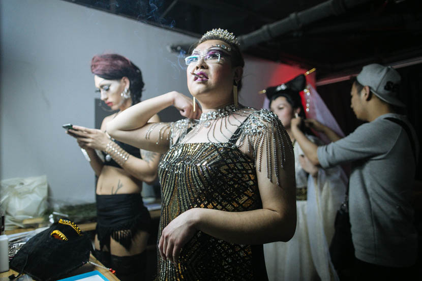 Maria, stage name of Kang Wei, smokes in a dressing room before a drag show at a gay club in Shanghai, April 22, 2016. Jia Yanan/Sixth Tone