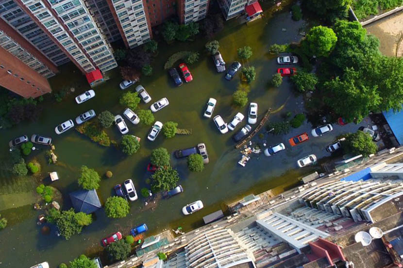 An aerial view of the Nanhu Elegant Garden residential community, which has been flooded since early July, Wuhan, Hubei province, July 8, 2016. Gu Yifan/Sixth Tone