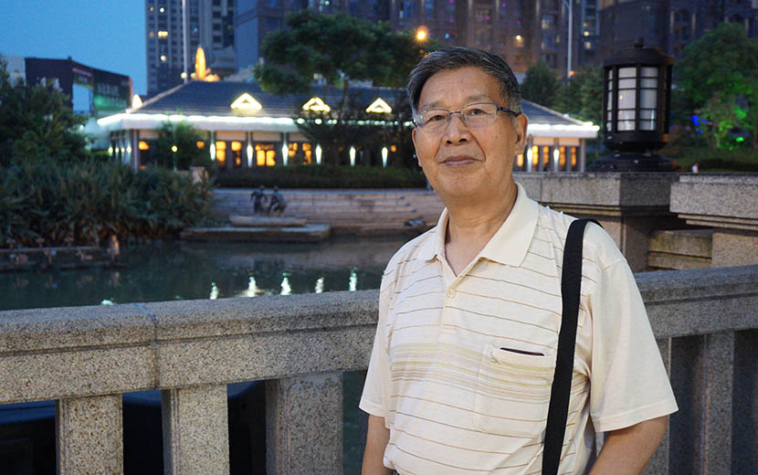 Chen Liansheng, now 70, poses for a photo in downtown Wuhan, Hubei province, Aug. 5, 2016. Feng Jiayun/Sixth Tone