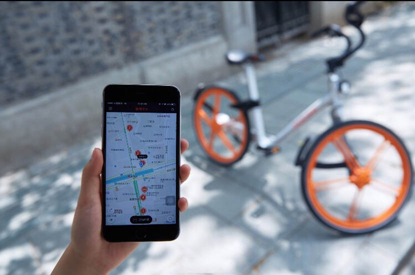 A map on a smartphone shows the location of nearby Mobikes. From the app’s official Weibo