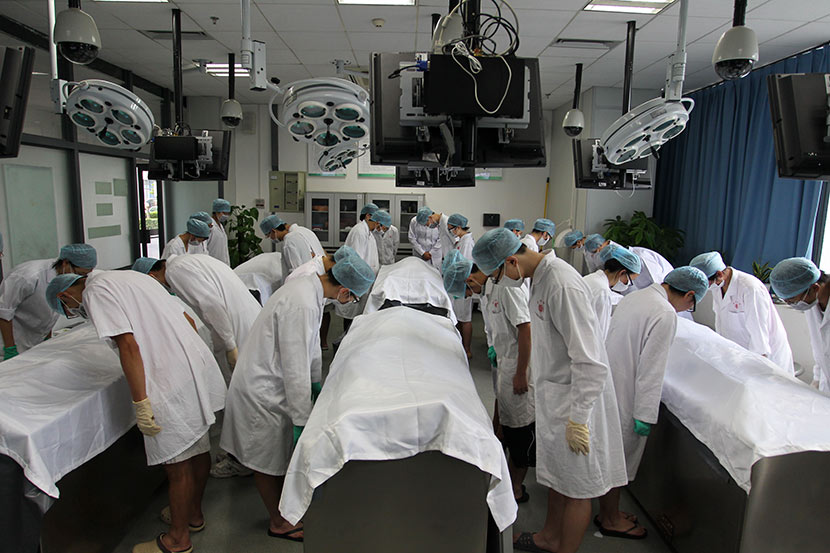 Students bow to their ‘silent teachers’ at the beginning of an anatomy class at Shenzhen University’s medical school, Guangdong province, Sept. 12, 2012. Zhang Guofang/VCG