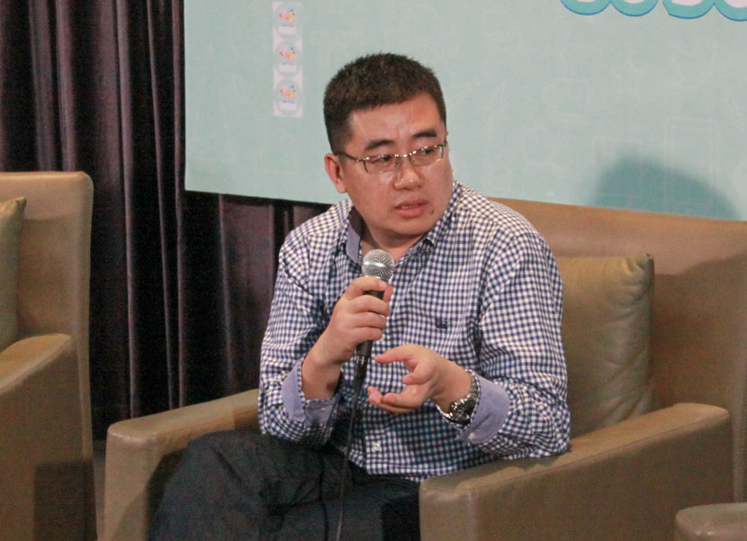 Ding Jie shares his experiences with college students in Nanjing, Jiangsu province, Oct. 10, 2014. Courtesy of Ding Jie