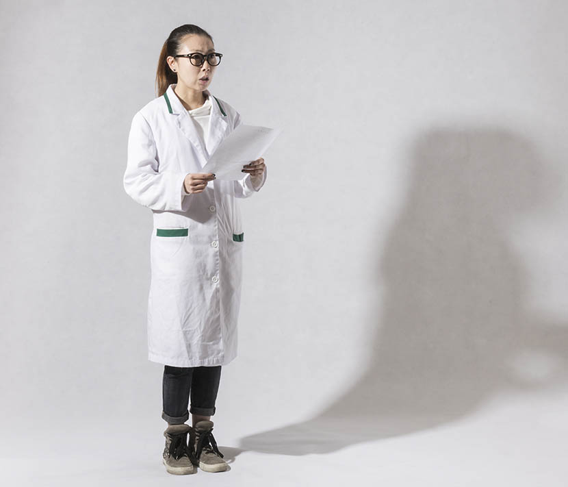 Xiao Li, a pseudonym, plays the role of a doctor.