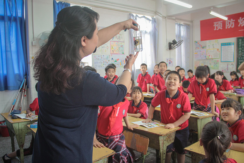 An emergency response workshop is held at a primary school in Deyang, Sichuan province, April 27, 2018. Lin Qiqing/Sixth Tone