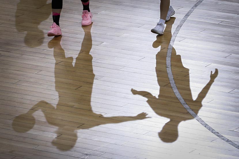 Women practice basketball in Taiyuan, Shanxi province, March 7, 2018. Hu Yuanjia/VCG