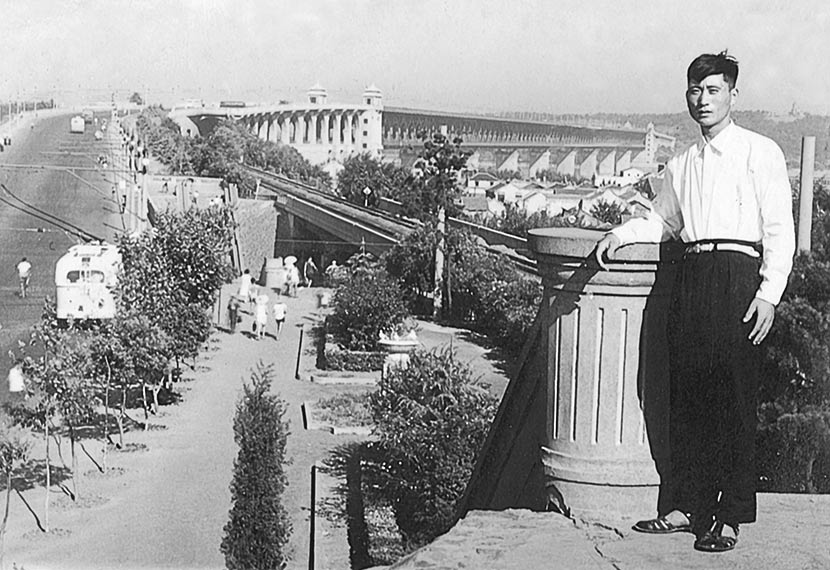 Qiu’s father poses for a photo on the Wuhan First Yangtze Bridge, Hubei province, 1965. Courtesy of ‘Old Photos’