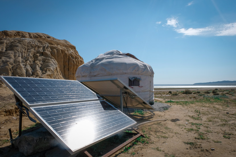 Solar panels power a yurt in Fuhai County, Xinjiang Uyghur Autonomous Region, July 9, 2018. Bibek Bhandari/Sixth Tone