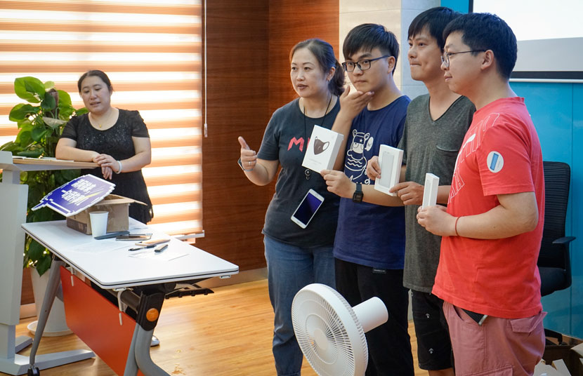 Xiaomi fan club leader Yan Hui (far left) at a product testing event in Shanghai, July 21, 2018. Yu Yongfei for Sixth Tone