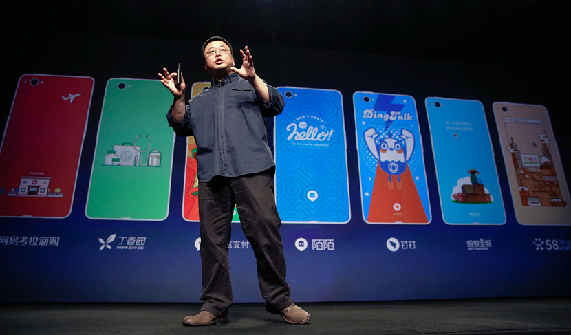 Luo Yonghao speaks at a product launch for the Smartisan T2 phone in Beijing, Dec. 29, 2015. Dong Dalu/VCG