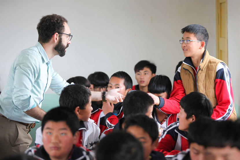 Andrew Shirman shakes hands with a student at a school in Yunnan province. From the website of Mantra
