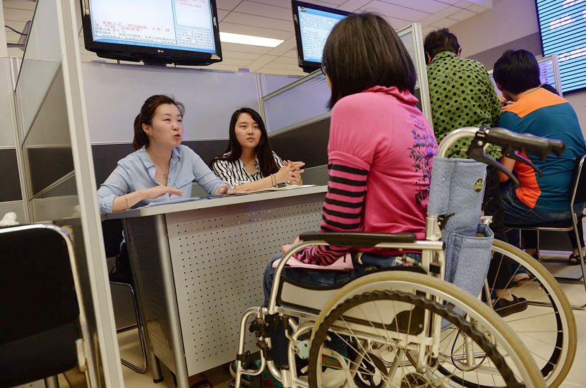 A person who uses a wheelchair attends a job fair for graduates with disabilities in Shanghai, May 13, 2015. VCG