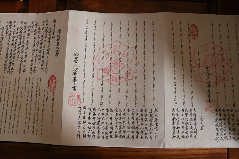 Scrolls of ‘nüshu’ written by He Jinghua in Jiangyong County, Hunan province, July 19, 2018. Yin Yijun/Sixth Tone