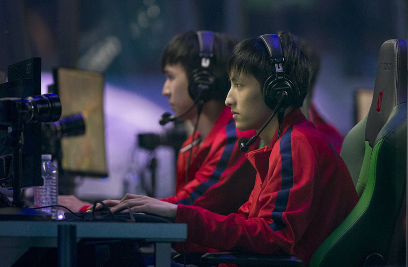 PSG.LGD team members compete against OG in the final of The International Dota 2 Championships at Rogers Arena in Vancouver, Canada, Aug. 25, 2018. Bob Frid/USA TODAY/IC