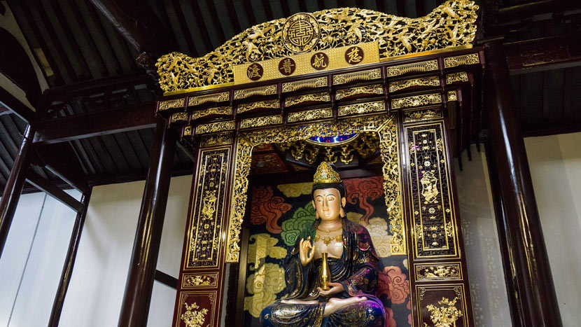 A statue of the bodhisattva Guanyin inside Hong Temple in Shanghai, Sept. 11, 2014. VCG