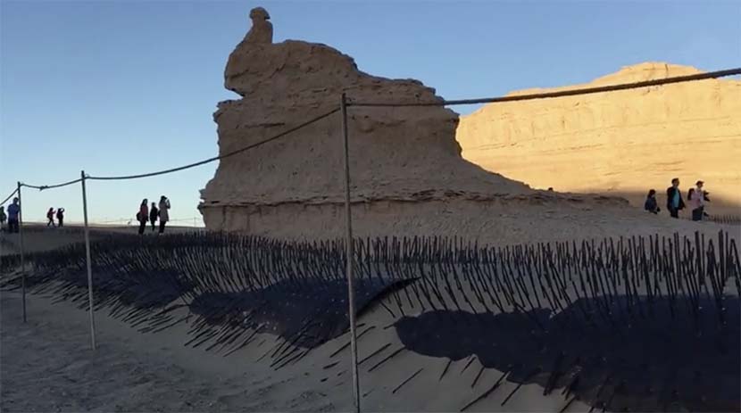 A video screenshot shows the ‘carpet of spikes’ used to keep tourists away from prohibited areas of the natural rock formations at Dunhuang Yardang National Geopark, Gansu province, Oct. 6, 2018. From @封面新闻 on Weibo