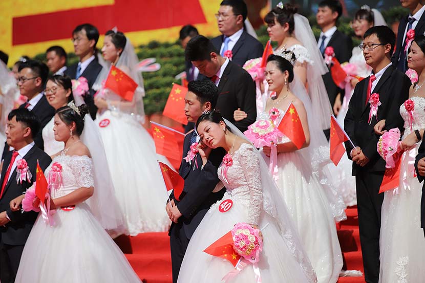 A mass wedding is held for employees of a local business in Linyi, Shandong province, Oct. 1, 2018. VCG