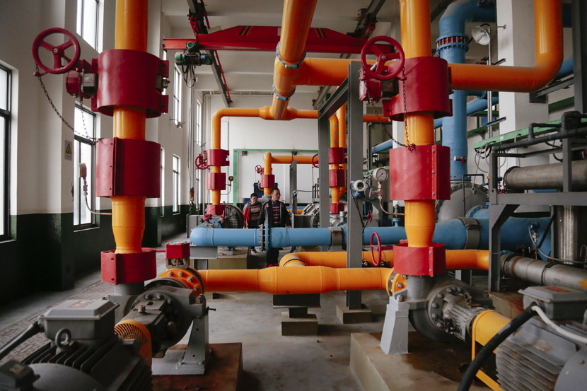 The inside of a desalination facility on Liuheng Island, Zhejiang province, Oct. 30, 2018. Li You/Sixth Tone