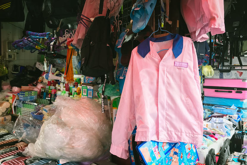 In a shabby plaza near Protek’s premises, vendors sell Pegatron workers’ uniforms in Shanghai, Jan. 11, 2019. Fan Liya/Sixth Tone