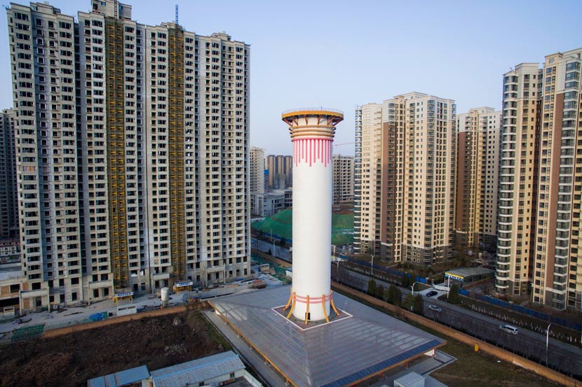 A 100-meter-tall air purifier in Xi’an City, Shaanxi province, Jan. 17, 2018. IC