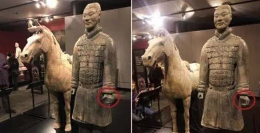 A composite image of two photos shows a terra cotta warrior before and after its thumb was snapped off. @中国文博 on Weibo
