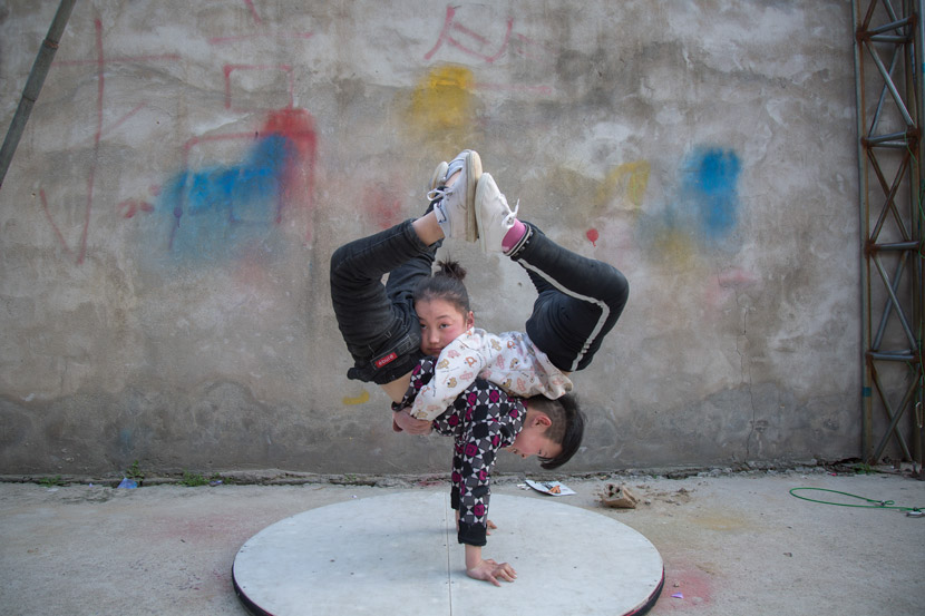 Mengyu and Zhengyang practice acrobatics in Bozhou, Anhui province, March 22, 2019. Shi Yangkun/Sixth Tone