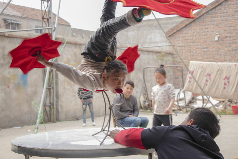 A girl practices acrobatics in Bozhou, Anhui province, March 23, 2019. Kenrick Davis/Sixth Tone