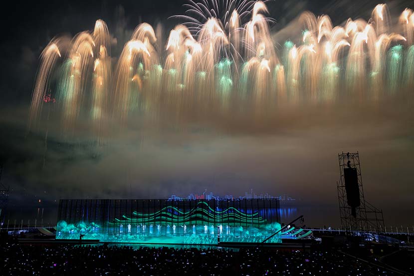 Fireworks light up the sky at the 14th China (Liuyang) International Fireworks Cultural Festival in Liuyang, Hunan province, May 10, 2019. Xu Yibo/VCG