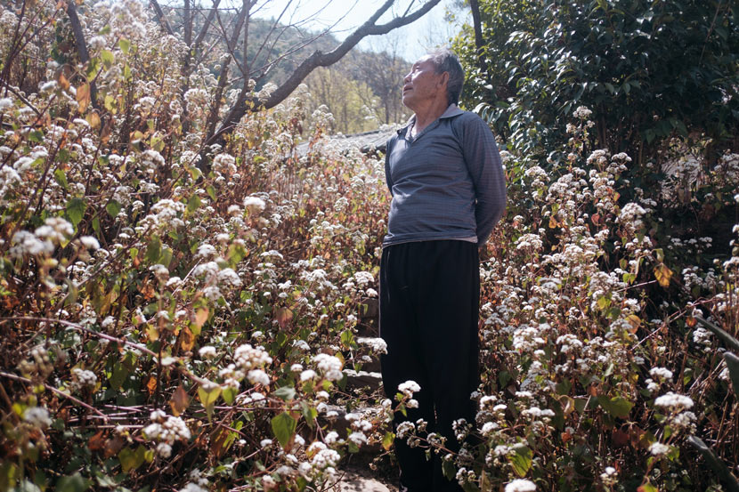 Luo Bingkang poses for a photo in Luoxianguan Village, Yunnan province, March 25, 2019. Wu Huiyuan/Sixth Tone