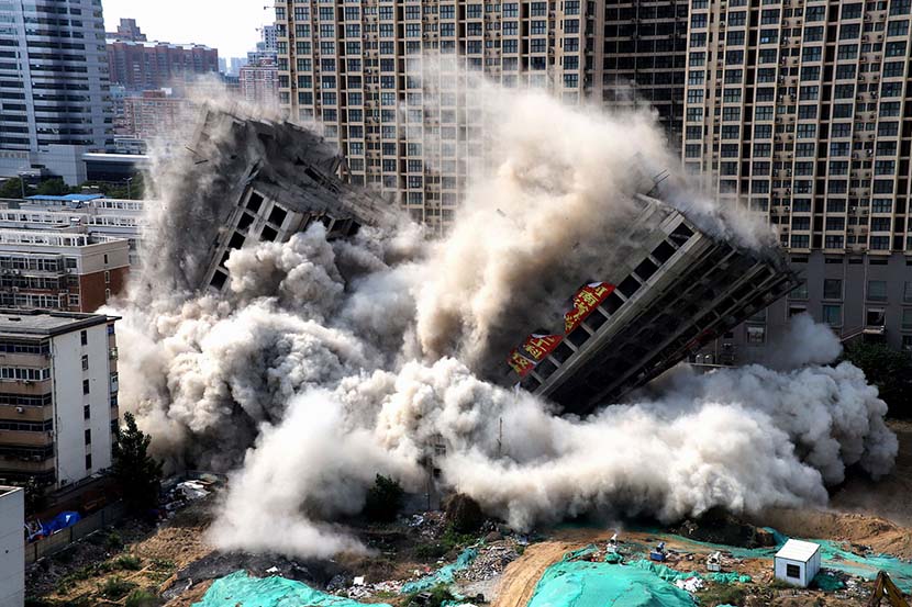 Two buildings are torn down during demolitions of illegal properties in Zhengzhou, Henan province, May 30, 2019. DF/VCG