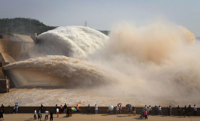 Tourists gather to watch water and sediment being released at the Xiaolangdi Dam on the Yellow River near Jiyuan, Henan province, July 3, 2019. Duan Erping/VCG