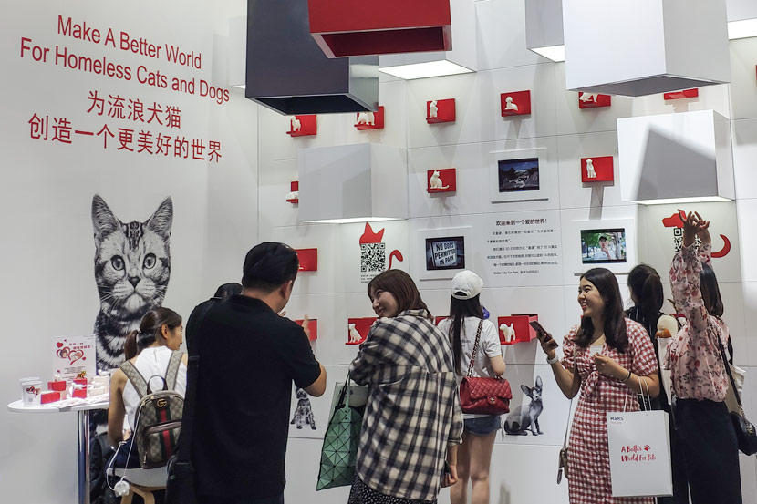 Royal Canin’s booth at Pet Fair Asia in Shanghai, Aug. 22, 2019. Fan Yiying/Sixth Tone
