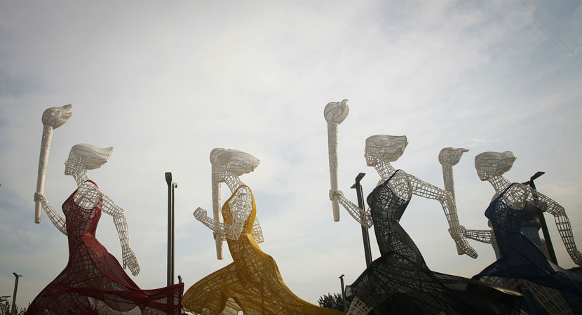 Statues in Beijing, Aug. 23, 2008. Zhang Kaixin/IC