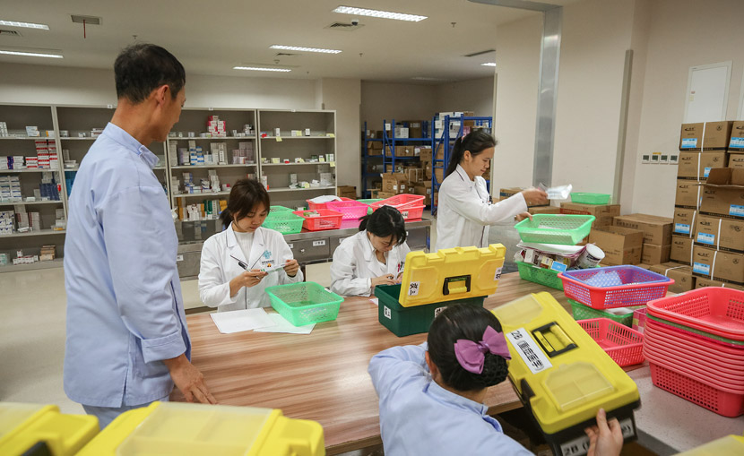 Pharmacists dispense medication at a hospital in Haikou, Hainan province, Jan. 24, 2019. Yuan Chen/VCG