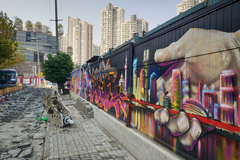 The graffiti wall on Moganshan Road in Shanghai, Dec. 3, 2019. Kenrick Davis/Sixth Tone